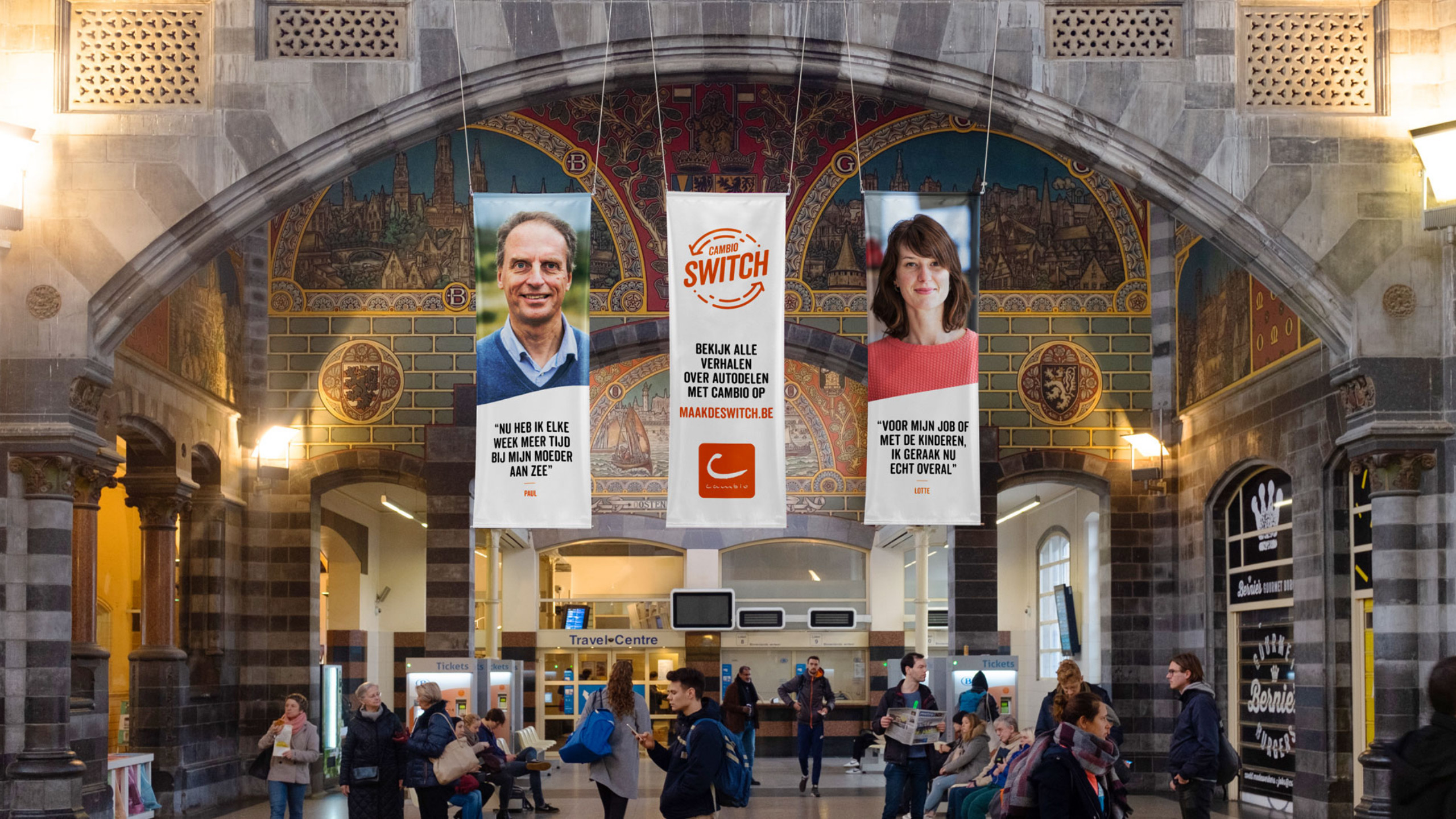 drie grote banners in het Sint-Pieters station Gent, design door Focus voor het switch campagneconcept voor cambio